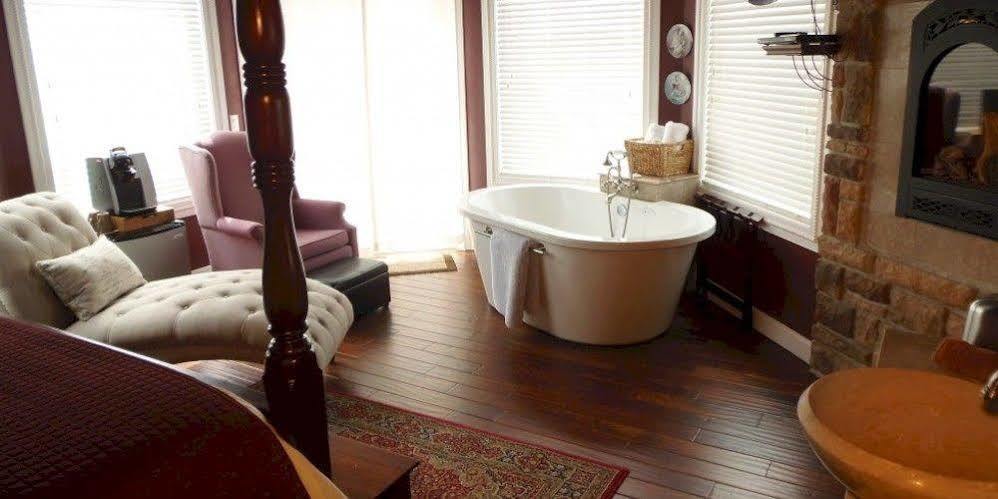 Collins Inn & Seaside Cottages (Adults Only) Ocean Shores Ngoại thất bức ảnh