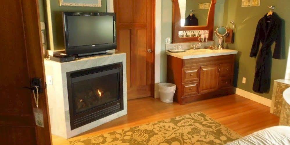Collins Inn & Seaside Cottages (Adults Only) Ocean Shores Ngoại thất bức ảnh