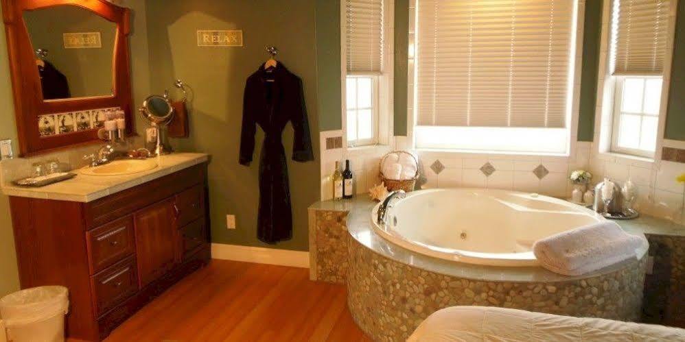 Collins Inn & Seaside Cottages (Adults Only) Ocean Shores Ngoại thất bức ảnh