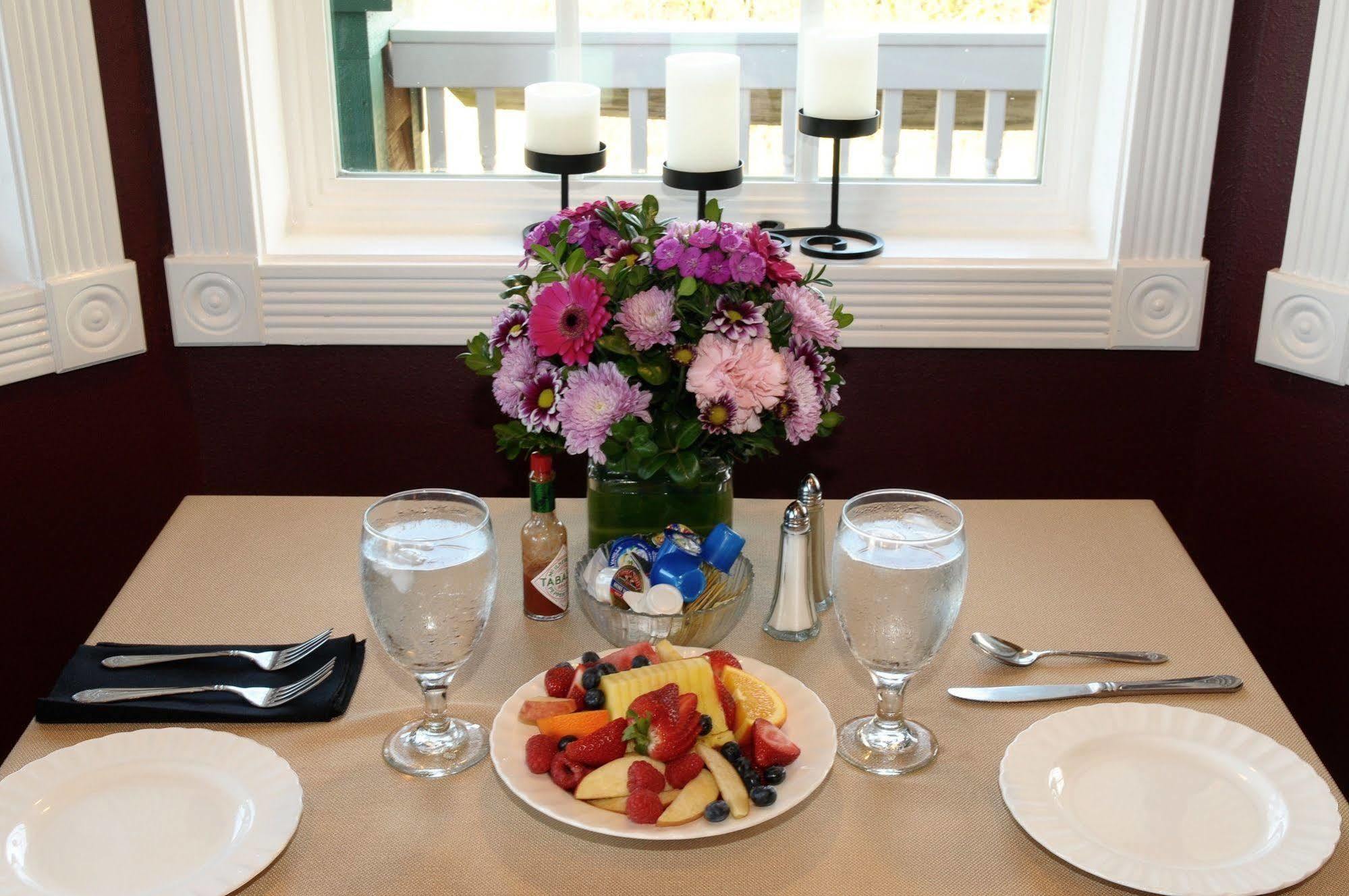 Collins Inn & Seaside Cottages (Adults Only) Ocean Shores Ngoại thất bức ảnh