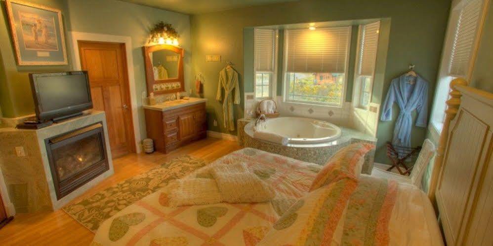 Collins Inn & Seaside Cottages (Adults Only) Ocean Shores Ngoại thất bức ảnh